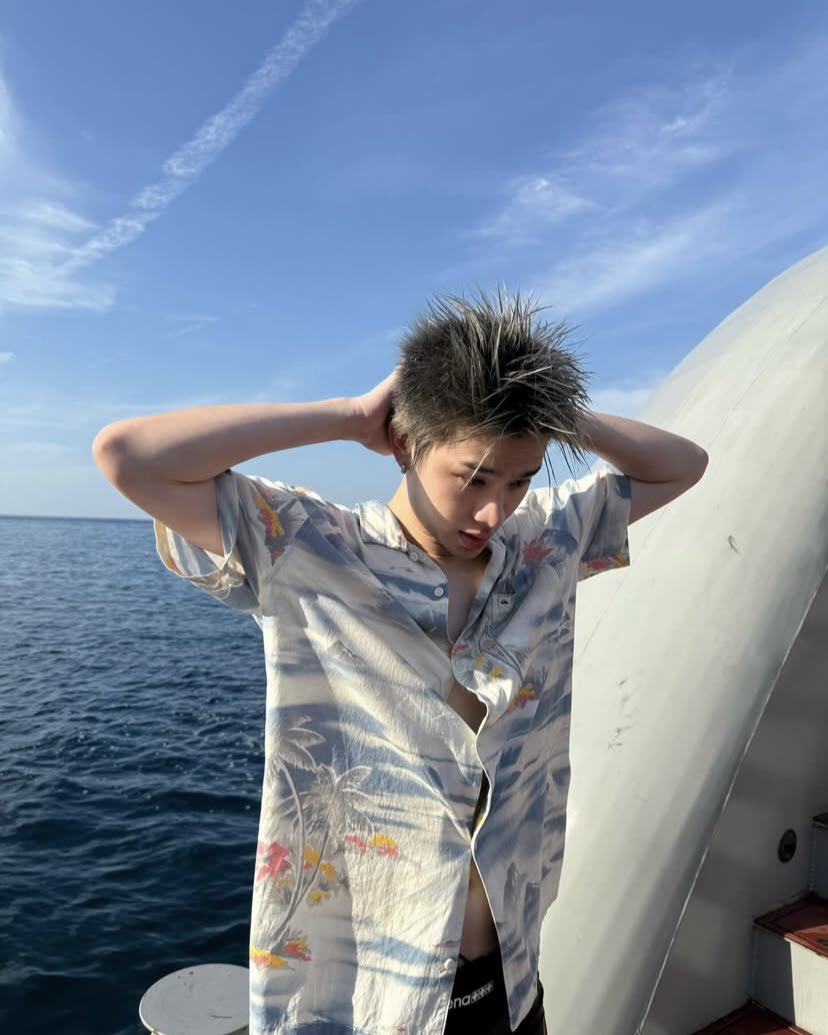 Deeriess's tweet image. กระดุมทำไมไม่ทำหน้าที่หน่อย😾