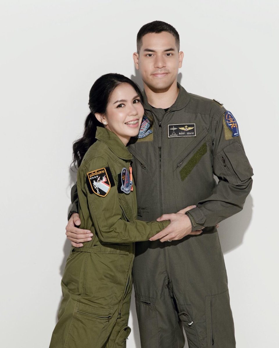 “แพร” ภรรยา “กัปตัน บอม” โพสต์ถึงสามี🥺
“แพรมั่นใจในตัวพี่บอมและเชื่อว่าเหตุการณนี้พี่บอมทำดีที่สุดแล้ว ไฟล์สุดท้ายนี้เดินทางไกลหน่อยนะคะ พี่บอมไม่ต้องห่วงอะไรทางนี้เลยลูกของเราเกิดปีม้าแน่นอน จะดูแลให้ดีที่สุดแพรรักพี่นะไว้เจอกันใหม่ค่ะ”
#นักบิน #เครื่องบินตก #ทหารอากาศ