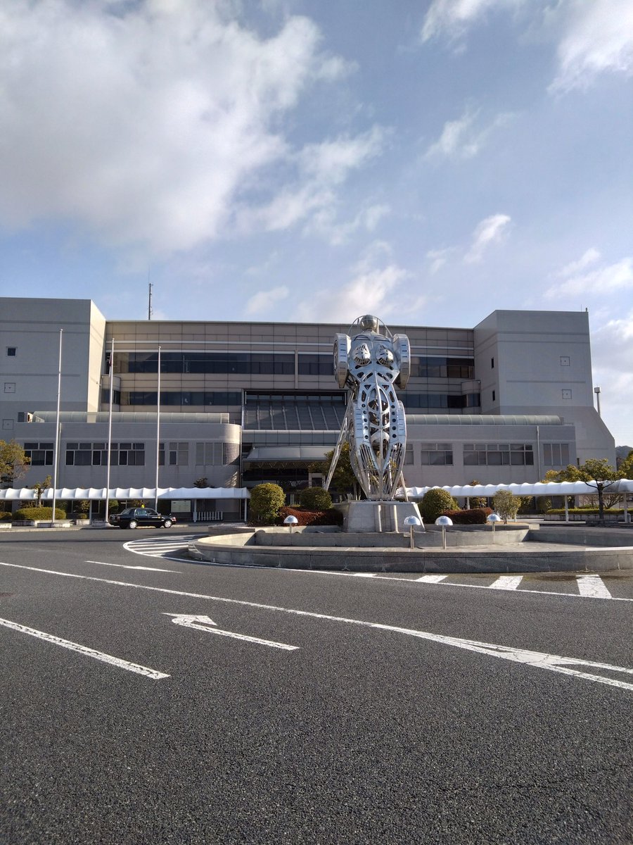そうだぜーー。
大型免許持ってる人だけだぜー。
ハンバーグはこう見えて、
トラック、回送バス運転できるんだぜー。
＃サトルマン