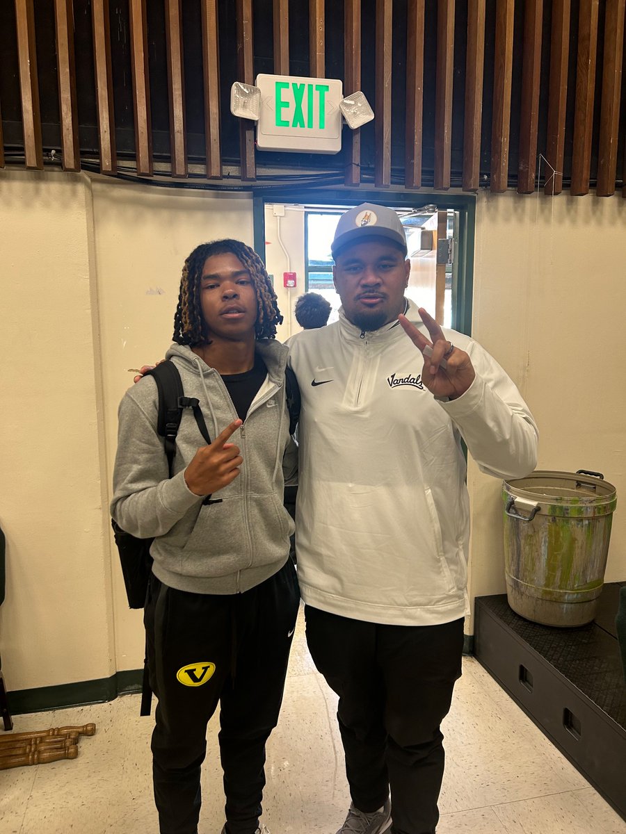 Justin_4Smith4's tweet photo. Thank you @CoachMalo_  from the University of Idaho for stopping by Vanden today and speaking to me!! https://t.co/7ALA5uivno