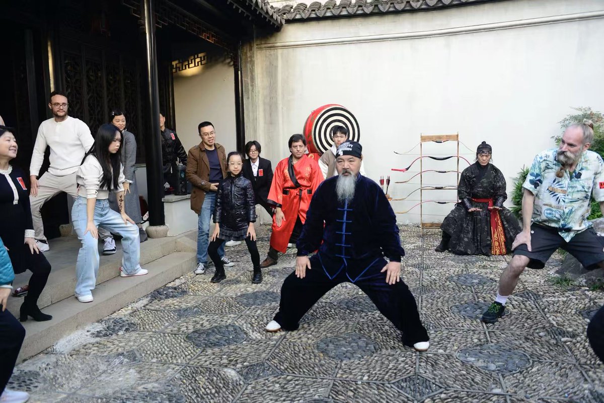 GoJiangsu's tweet photo. The "Becoming Chinese" trend is taking over social media — not about changing nationality, but about experiencing the daily life of Chinese people!

Take a look at how expats in Suzhou, Jiangsu, spend a full day living the Chinese way! https://t.co/XIQgq7K89W