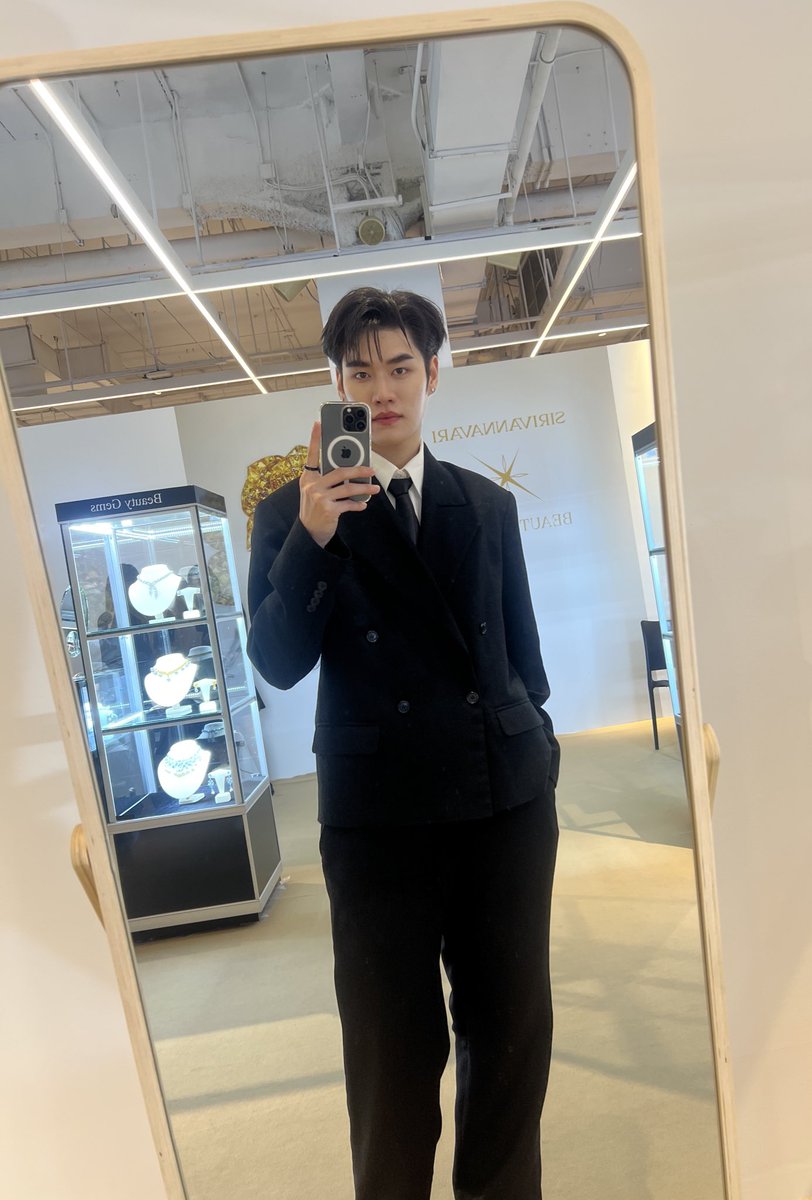 Perth Napat tweet media