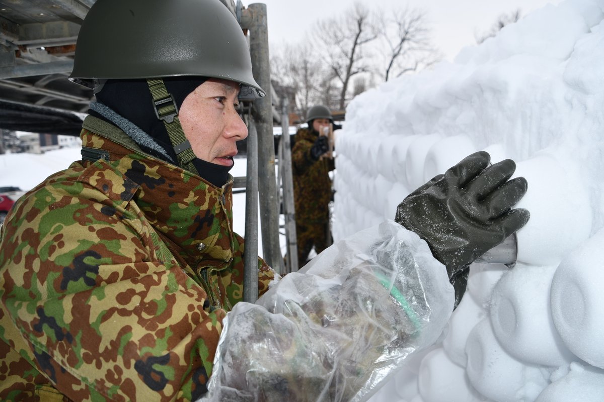 第67回 #旭川冬まつり 協力では、１月８日から雪像等の作成をしています❗メイン雪像、小雪像、滑り台、スロープの作成作業は順調に進んでいます❗完成を楽しみにお待ちください❗オープニングセレモニーは２月６日（金）予定です❗
#防衛省 #陸上自衛隊 #北部方面隊 #第２師団 #旭川市 #雪像 #まつり
