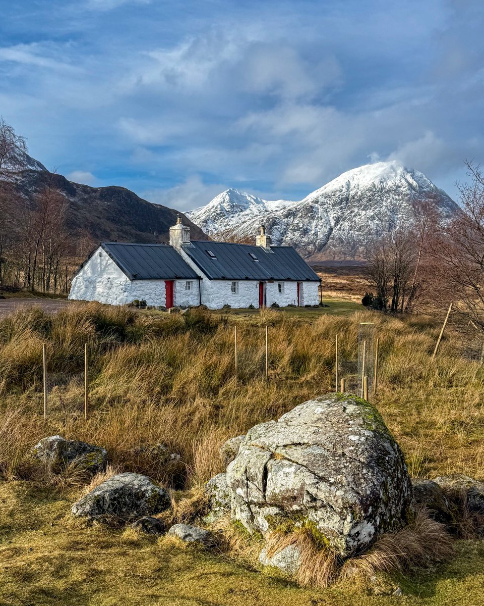 Johnpow1's tweet image. The timeless view of Blackrock cottage with Buachaille Etive Mòr in the background.