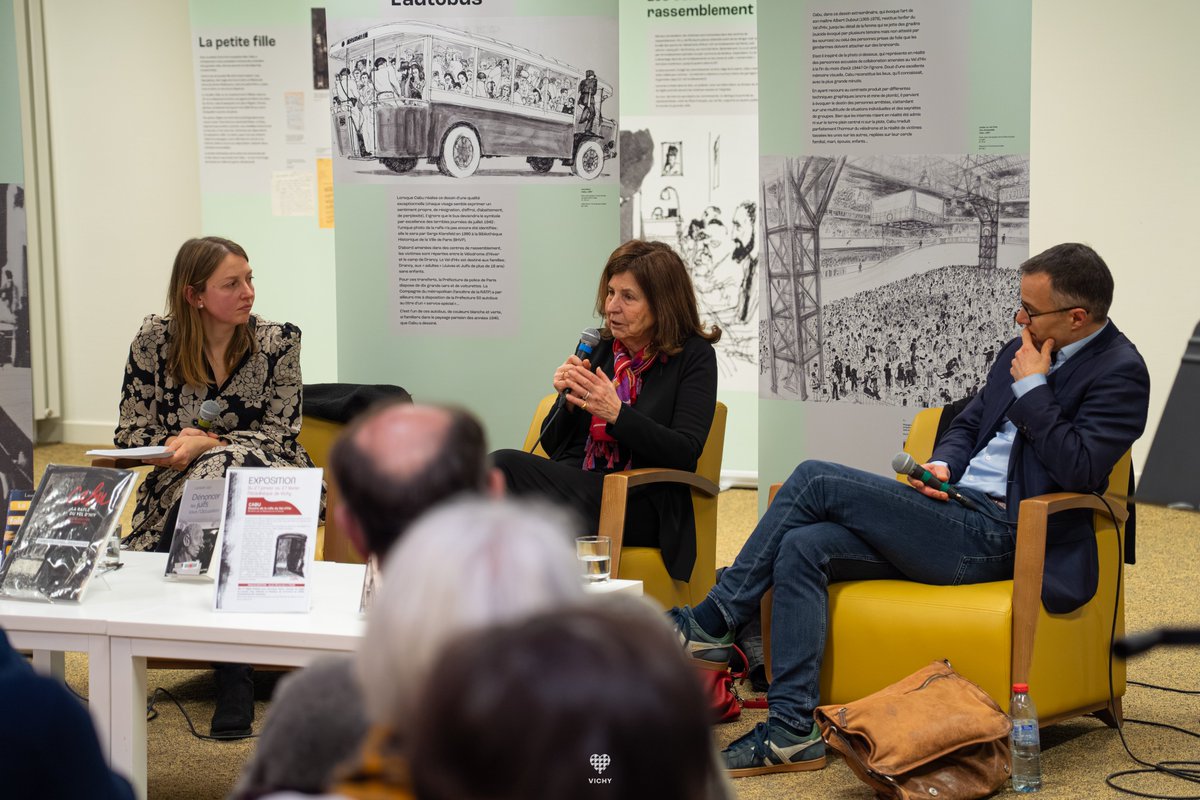 VilleDeVichy's tweet photo. [#HistoireEtMémoires] 🖋️ Retour en images sur l’inauguration de l’exposition CABU, Dessins de la rafle du Vel d’Hiv à Vichy. Table ronde avec Véronique Cabut et Laurent Joly, suivie d’une rencontre-dédicace avec les libraires. https://t.co/cE496XeF1y