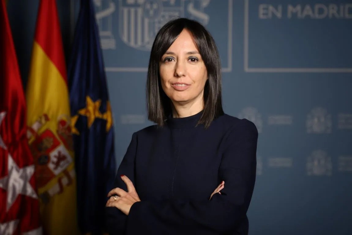 _IGC_'s tweet photo. Sra. Directora General @MercedesDS21 nuestro propósito como asociación profesional representativa, no es otro que intentar mejorar la vida socio-laboral de los @guardiasciviles. Emplearemos todos nuestros esfuerzos en prosperar como funcionarios, y con el objetivo de abandonar esa posición de policías de 2°.
