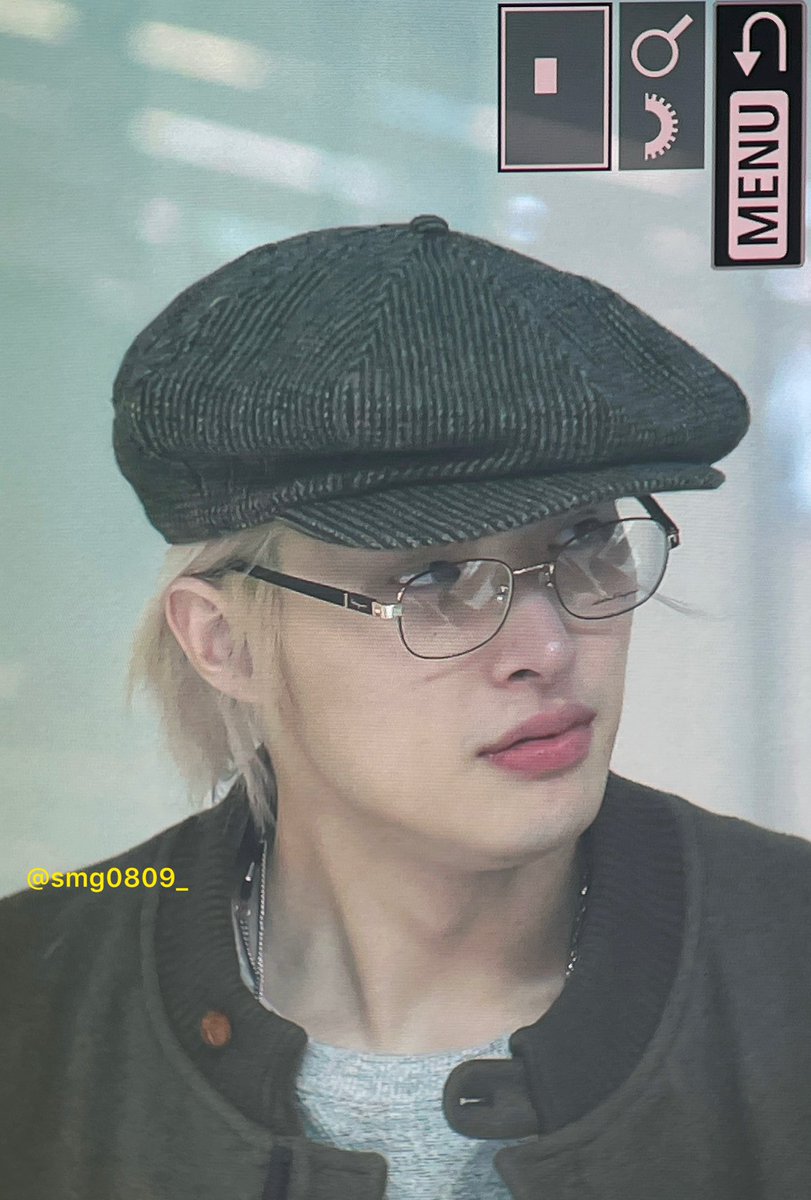운 tweet media