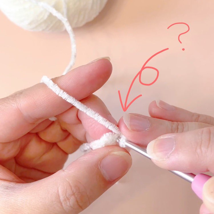 自分が編んでるところを撮影してみて気がついたんだけど、右手中指が