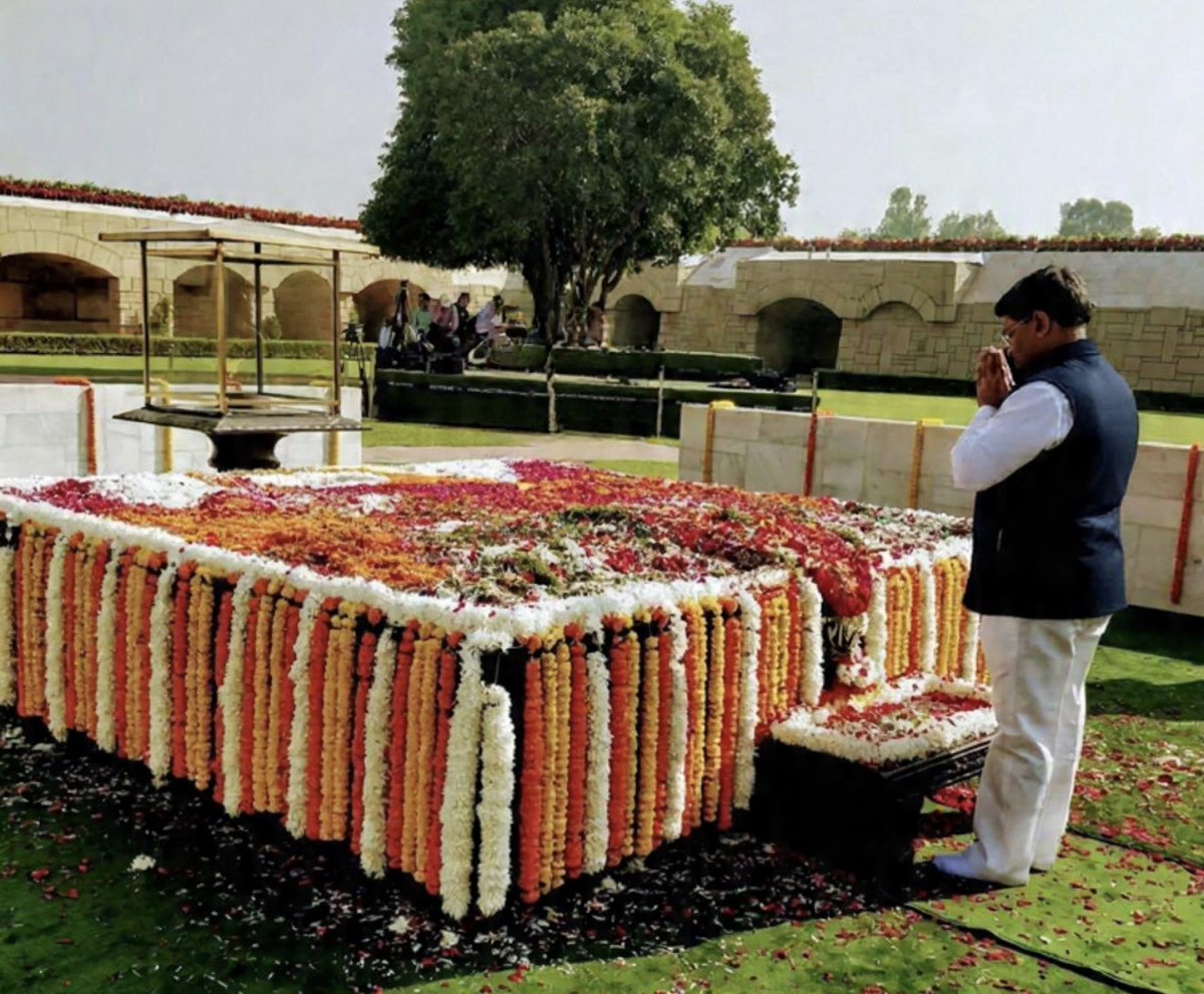 At the samadhi of Mahatma Gandhi, silence becomes reflection!

#MahatmaGandhi #MartyrdomDay