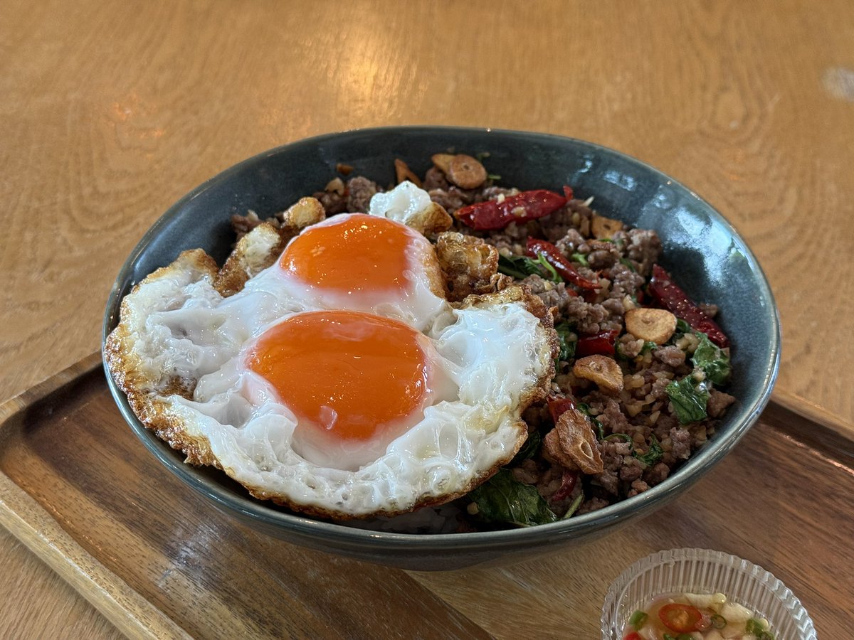 ThongchatW's tweet image. กะเพราเนื้อไข่ดาว ที่ @nitancafe