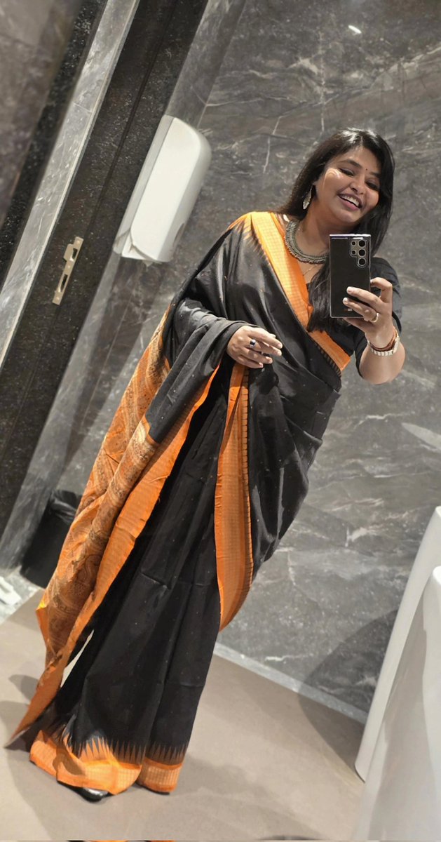 SulagnaRoutroy's tweet photo. When in Handloom ❤️ https://t.co/kAlmYnzEF9