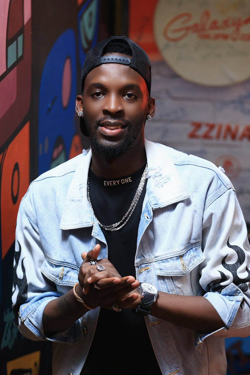deejaylx256's tweet photo. Today on the #MidMorningTukoone we honor the late Mozey Radio (GoodLife) 🕊️.
A voice, a vibe, a legend. Join me & @Florah_Show live & exclusively on @GalaxyFMUg from 11am - 1pm as we celebrate his music during #RadioWeek https://t.co/fhokoGTqtP