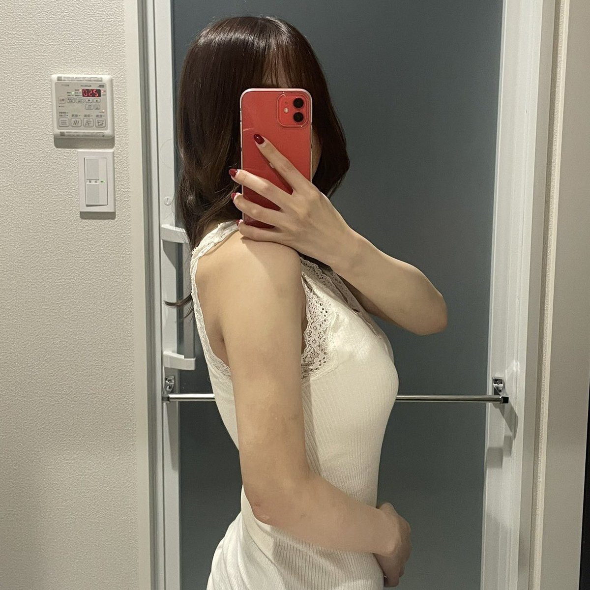 kopuccan's tweet photo. 二の腕脂肪吸引 DT3ヶ月経過🩵

細さは1ヶ月目の時点でかなり実感していたので、大きな変化はないけど、仕上がりには本当に大満足🫶

気になっていた拘縮感もほとんどなくなって、横から見ても前から見ても真っ直ぐな二の腕になれて改めてさくら先生にお願いしてよかったです☺️

1、２枚目 after３ヶ月
３枚目 after１ヶ月
４枚目 before

さくらバストクリニック
@tomitasakura_dr