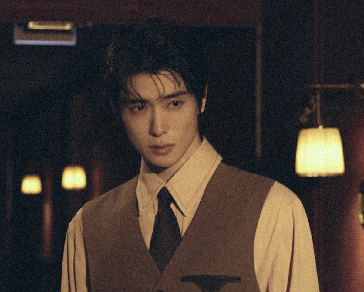 yunofull's tweet image. clutching my heart shaped locket and waiting for my soldier to come home