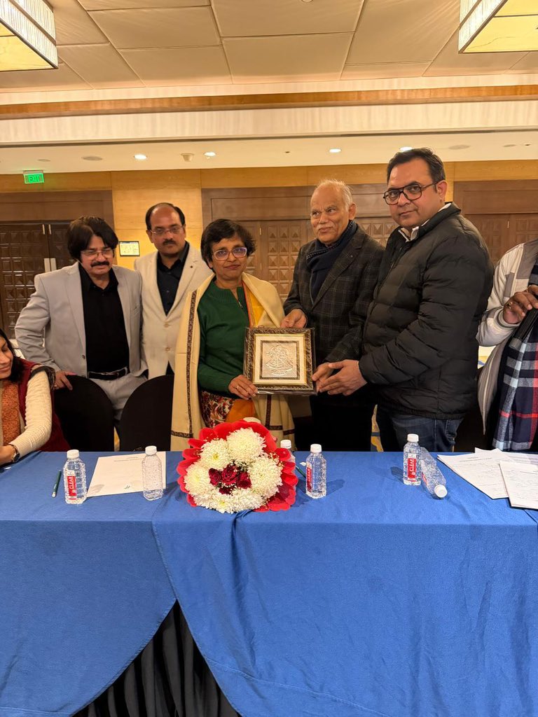 IndianStandards's tweet image. BIS Hallmarking Team, led by DDG Smt. Chitra Gupta, visited the silver jewellery hub of Agra!

The visit focused on understanding the craftsmanship behind local Bandhel jewellery and anklets, exploring everything from alloying to soldering. 

#Agra #Hallmarking #BIS