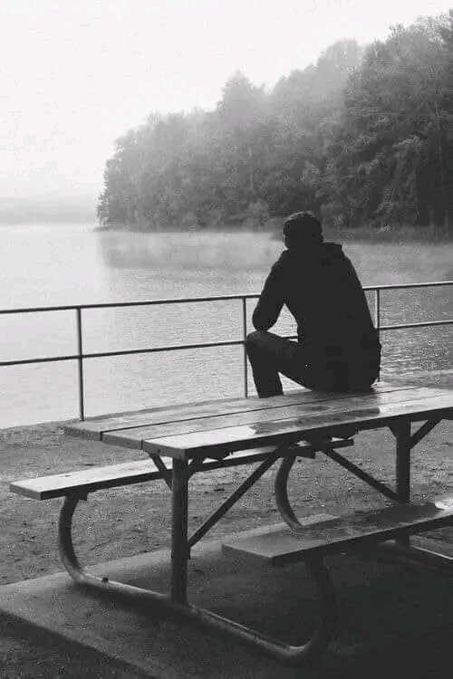trustblackman's tweet photo. "Aprendí a no creerme todo lo que la gente dice. Mis únicas pasiones sin reservas han sido los libros y la música. Y, tal vez como lógica consecuencia de todo ello, me fui convirtiendo en una persona solitaria."

#HarukiMurakami 
#miamor. https://t.co/JIO60BbMYz