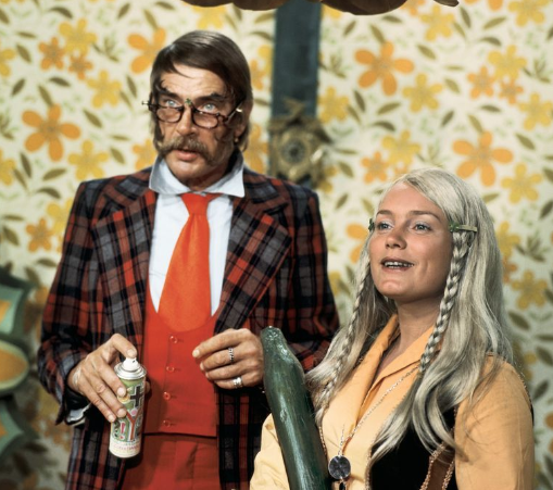 TheMerlynPost's tweet image. Ton Lensink werd wereldberoemd in Nederland als Tita Tovenaar in de gelijknamige kinderserie. De rouwadvertentie na zijn dood in 1997 had hij zelf geschreven: 'Neem mij niet kwalijk dat ik zonder iets te zeggen, achter menigeender rug om, ben doodgegaan. Het ging vanzelf.'