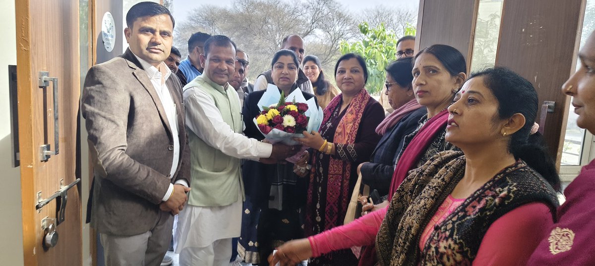 joyti_ji's tweet photo. आज भाजपा जिला कार्यालय कपिल कमल #कैथल में भारतीय जनता पार्टी महिला मो��्चा की प्रदेश अध्यक्ष माननीया श्रीमती ऊषाप्रिया दर्शी जी का पार्टी पदाधिकारियों ओर कार्यकर्ताओं के साथ आत्मीय स्वागत एवं अभिनंदन किया गया। https://t.co/zWVvAI1cRf