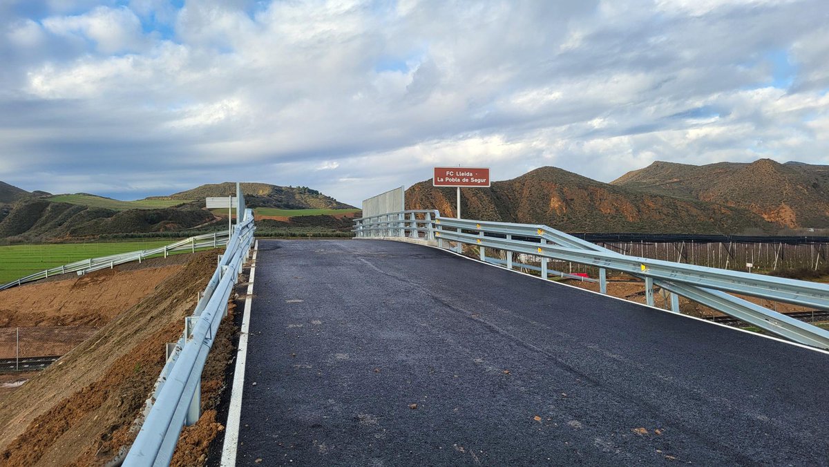 📰 #FGC posa en servei un nou pas elevat sobre la línia Lleida-La Pobla de Segur a Gerb

✅ L'actuació millorarà la seguretat viària i ferroviària

🗓️ Els treballs, amb un pressupost de 644.000 euros (abans d'IVA), han tingut una durada de 29 setmanes

📲 govern.cat/salapremsa/not…