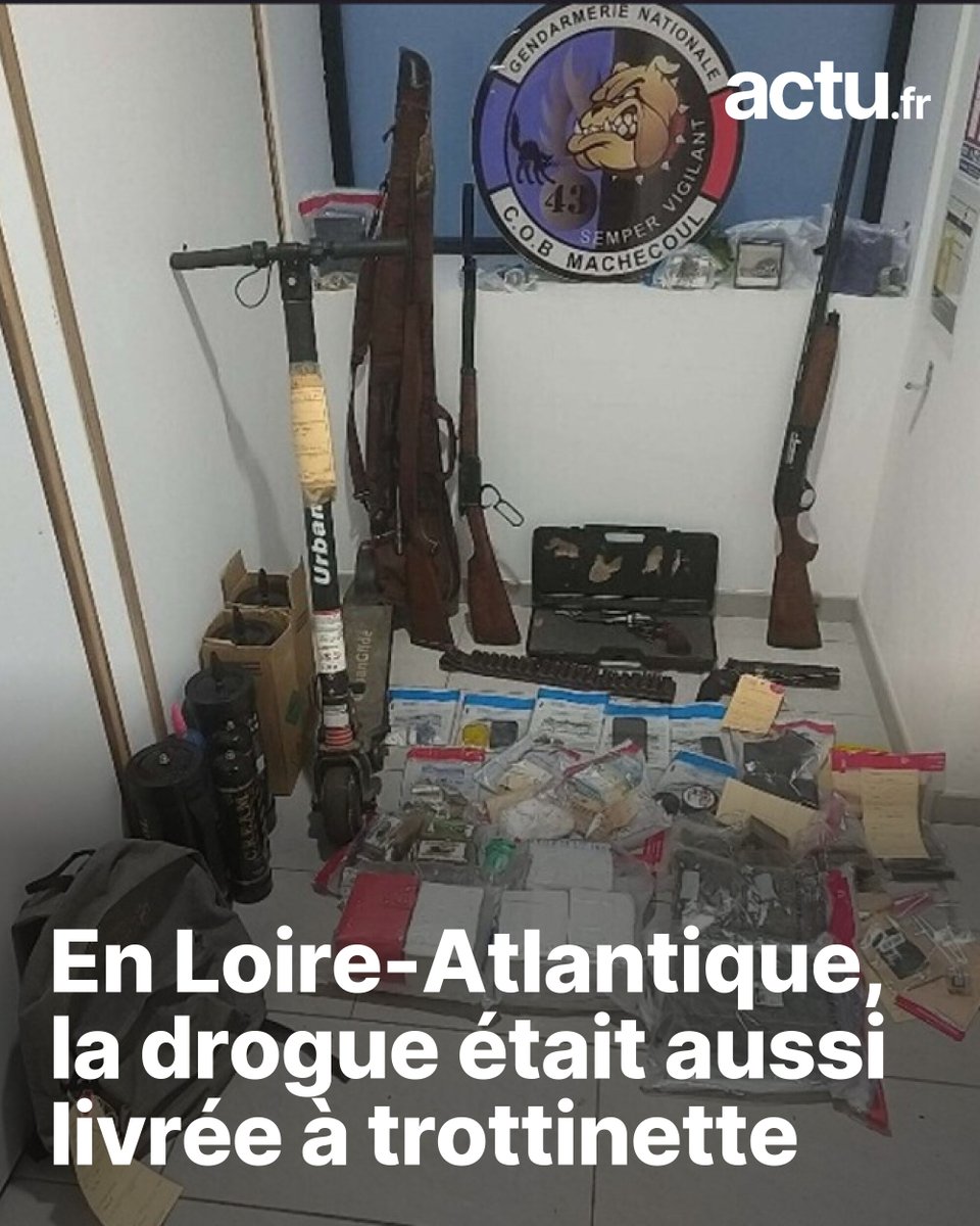 du_retz's tweet photo. Des milliers d'euros et des armes ont aussi été saisies par la Gendarmerie nationale en #LoireAtlantique via @actufr @Gendarmerie #drogue
https://t.co/YfCQME5i8n https://t.co/O3mc1zBGVg