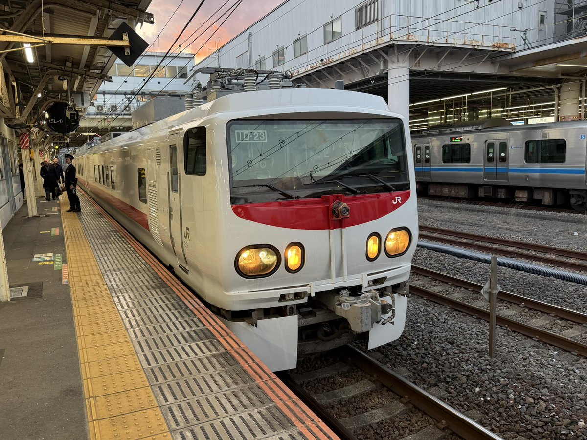 comarinsama's tweet photo. レア車両に遭遇
#イーストアイ・ダッシュイー 
#E491系 https://t.co/o0b7jE5JSh