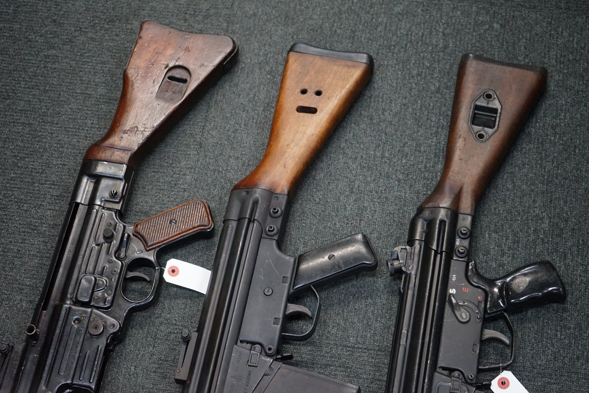 ドイツ自動小銃史のミッシング・リンクを埋めるのはコレだったのかもしれません...
セトメ モデロ58 自動小銃です！

上がMP44、真ん中がモデロ58、下がG3です。レシーバーからストックにかけてのフォルムが、時代と共に洗練されていっている感じがします。