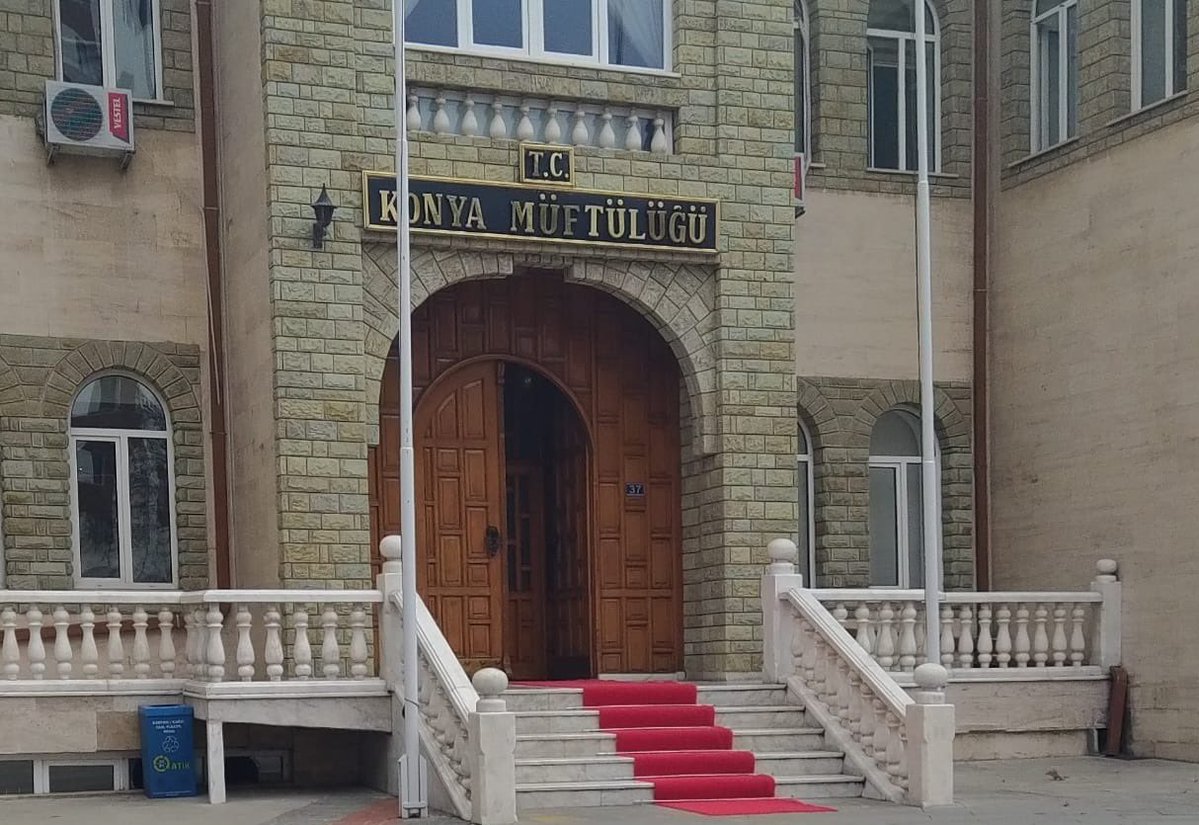 İL MÜFTÜLÜĞÜNDEN DE AÇIKLAMA BEKLİYORUZ!

Konya İl Sağlık Müdürlüğü doktora sahip çıktı.
Peki darp edilen din görevlisi nerede kaldı?

Soruyoruz: Müezzine kim sahip çıkacak?
Din görevlisi sahipsiz mi?
Konya İl Müftülüğü neden sessiz?

Şiddet kime yapılırsa yapılsın yanlıştır. Ama