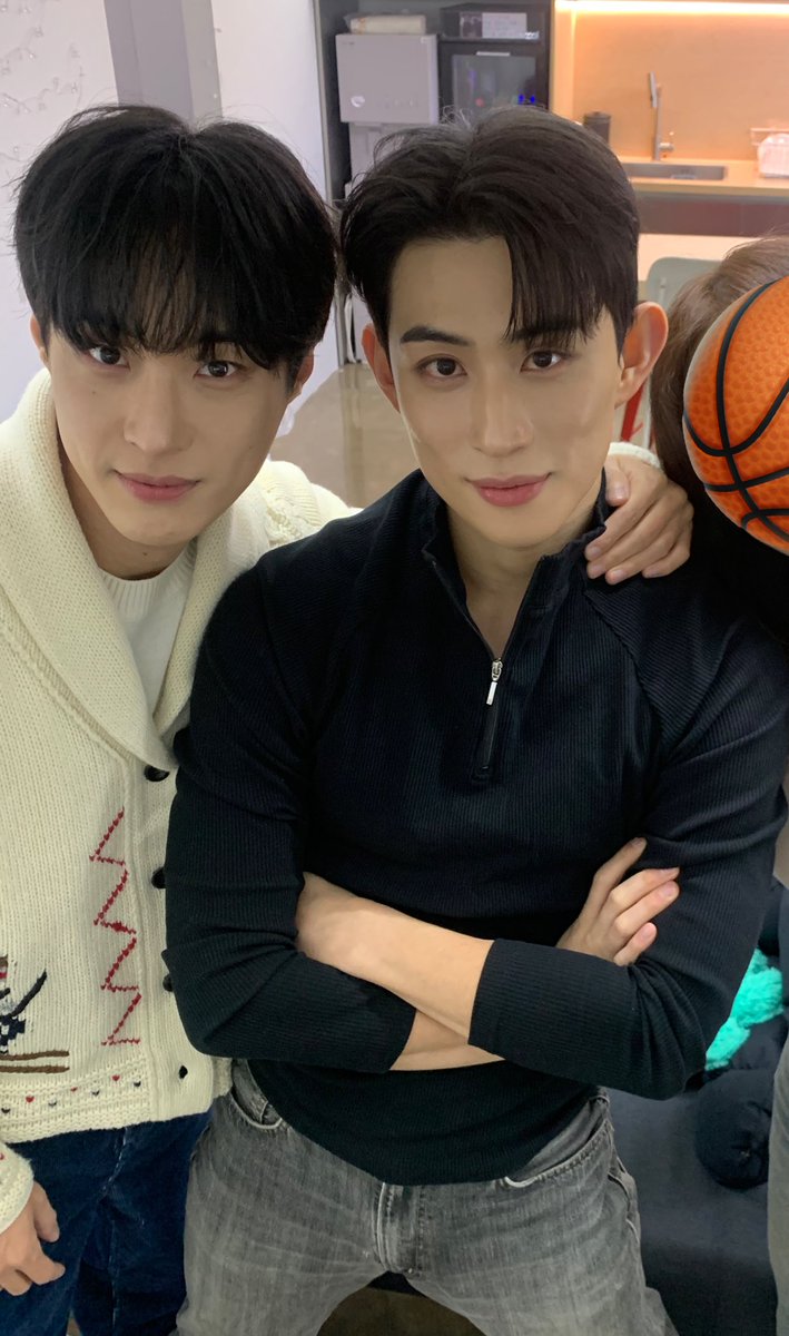 두니바라 tweet media