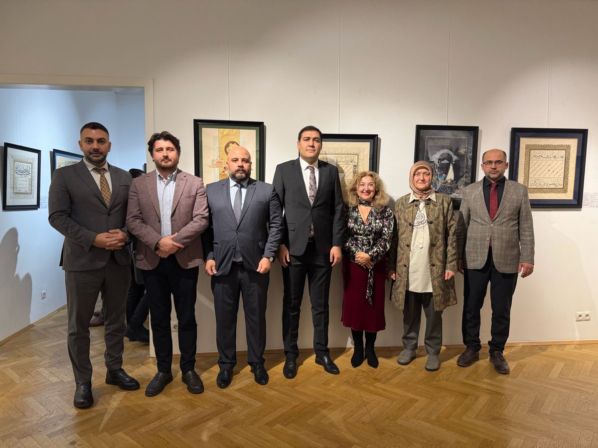Viyana Yunus Emre merkezimizde Konya Karatay Belediyesi heyetinin katılımıyla Mesnevi’den Hikayeler Gelenekli Sanatlar Sergisinin açılışını yapmaktan memnuniyet duydum. 
Die Ausstellung traditioneller Kunst Geschichten aus dem Masnawi von Rumi ist geöffnet in Yunus Emre Wien.
