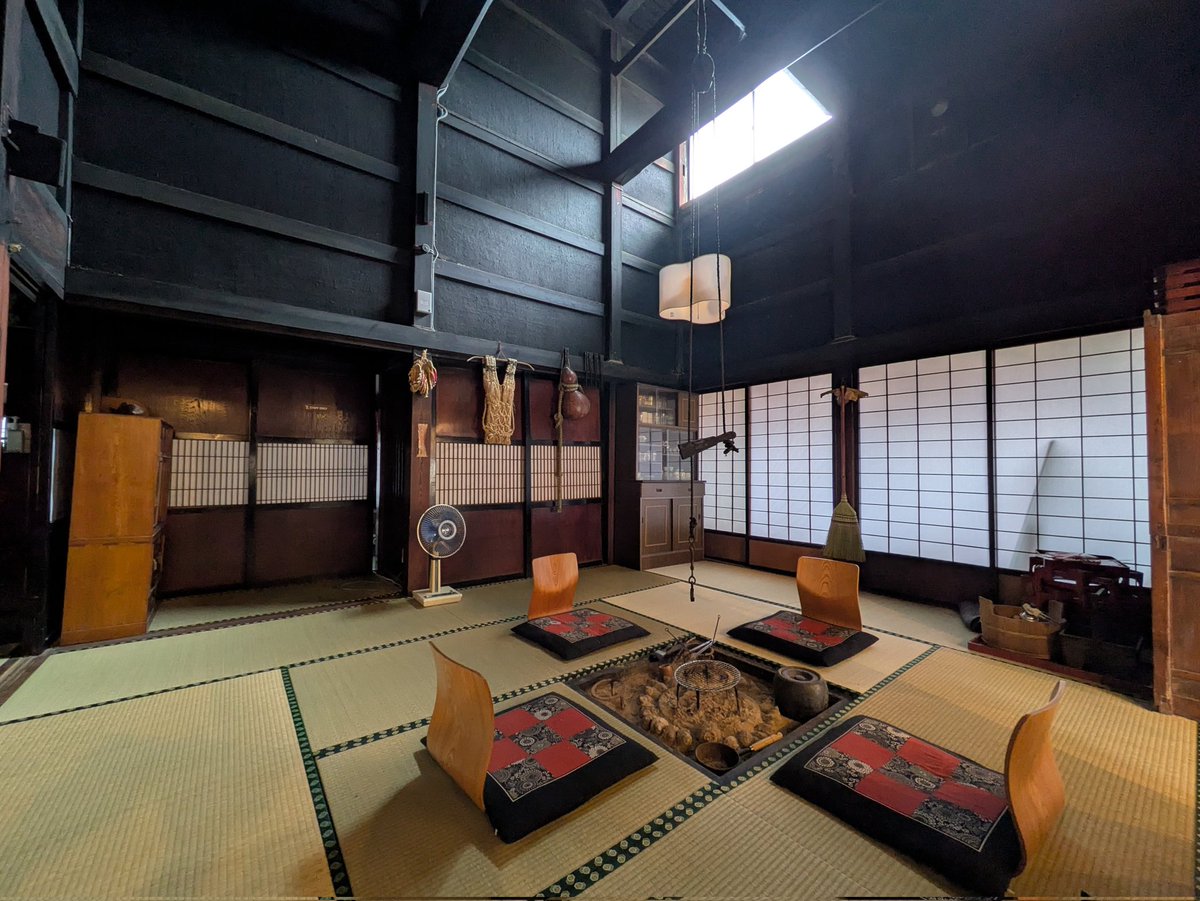 今回の八王子山肉会では
能登からあの震災を生き抜いた、おおよそ100年モノの輪島塗を出張販売してもらいます

手に取ってみれば誰でも判る本物感に
感動しますよ！

<a href="/TOGISO1/">TOGISO</a> TOGISOさんのご厚意で
山肉会特別価格で提供予定

復興支援も兼ねて日常で使える輪島塗をお迎えしてみませんか？