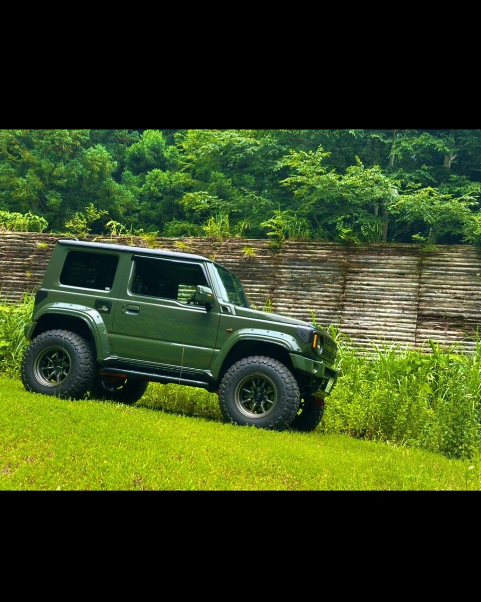 #身バレするクルマ
タイヤが大きいだけなのに