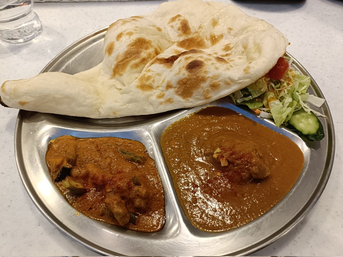 zyxtreme's tweet photo. やっと食べに行けた〜
ラストはやっぱりアメ村セット！(インド辛)
店内は別れを惜しむお客さんの声が多かったなぁ
僕もそうだったけどね
11年も続いてたなんて知らなかったよ
明日まで営業！
ひとまずお疲れ様でした
ごちそうさまでした😊
#アールティー https://t.co/sP2I6P5BYR