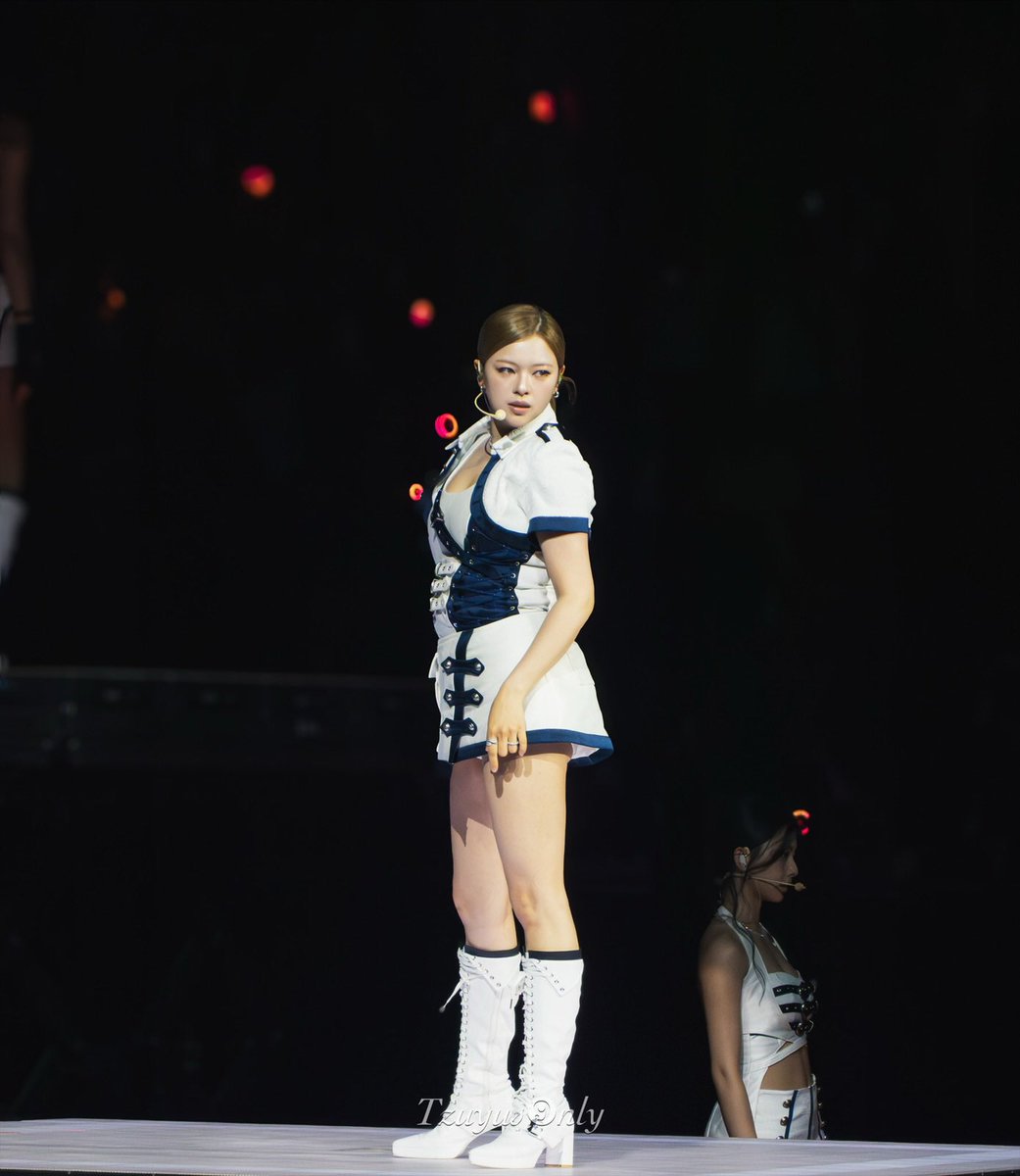 ルゥクページです sorry yall, i took ALOT of photos #TWICE_THISISFOR_WORLD_TOUR_In_LA