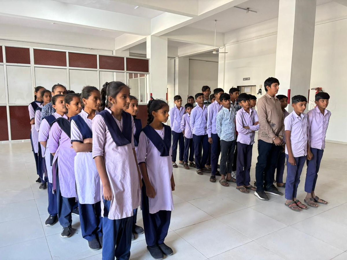 On January 28, 2026, ITI Bhavnagar hosted 40 students from Thaliya High School, for an exposure visit.
૨૮ જાન્યુઆરી, ૨૦૨૬ ના રોજ ઠળિયા હાઈસ્કૂલના ૪૦ વિદ્યાર્થીઓએ આઈ.ટી.આઈ. ભાવનગરની શૈક્ષણિક મુલાકાત લીધી.

#itivisit #iti #itibhavnagar #skill
