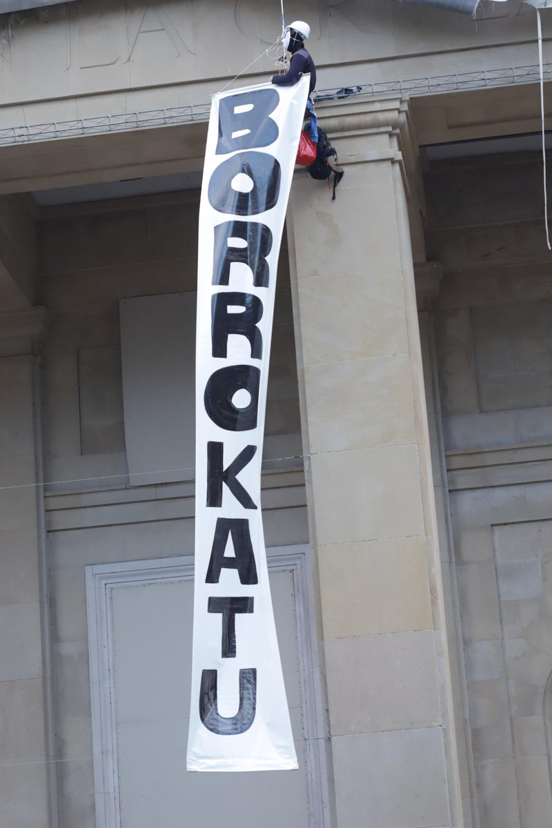 🔴 Iruñeko Erorien Monumentuan zintzilikatu dira bi pertsona, "atzoko faxismoaren ikurrak eraitsi eta gaurko faxismoaren aurka egin behar dugula aldarrikatzeko".

<a href="/GKSozialista/">Gazte Koordinadora Sozialista</a> bihar Bilbon eta Iruñean egingo dituen manifestazioetara batzera deitu dute.