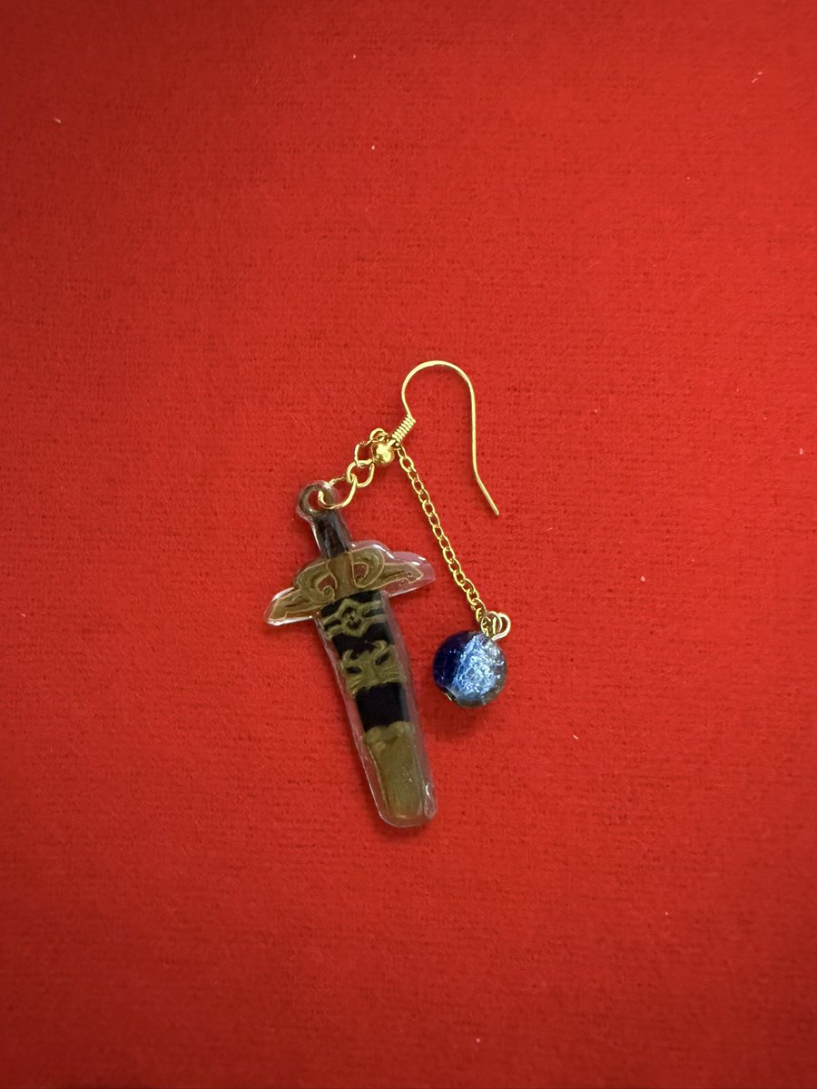 刀身の長さが気に入らなかったので作り直した⚔️
#十二国記
#水禺刀
#プラ板
#ハンドメイドアクセサリー