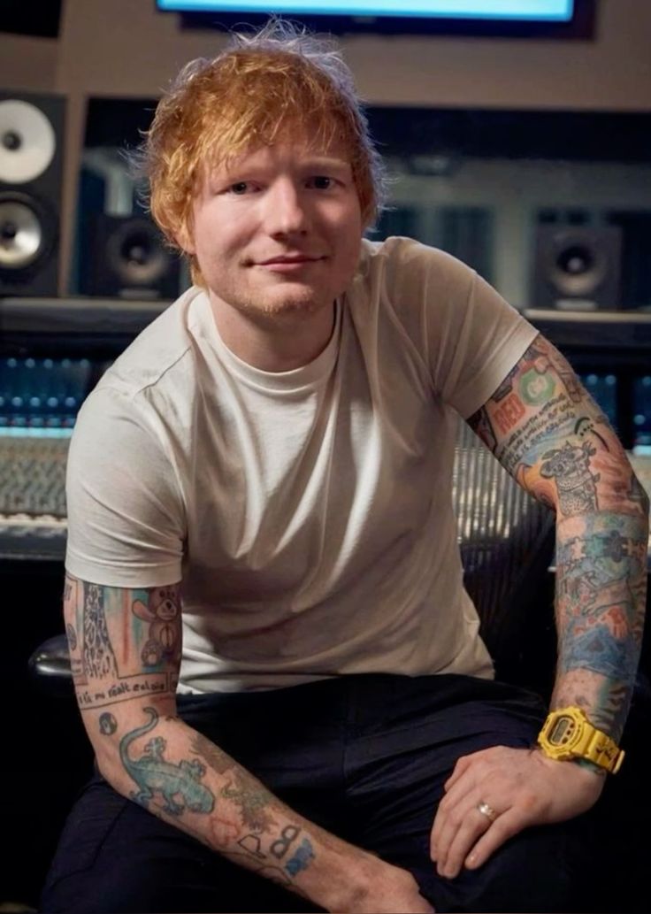 StroiescuLilia's tweet photo. Ed Sheeran - the smile of the day https://t.co/nEMbU1A0qZ
