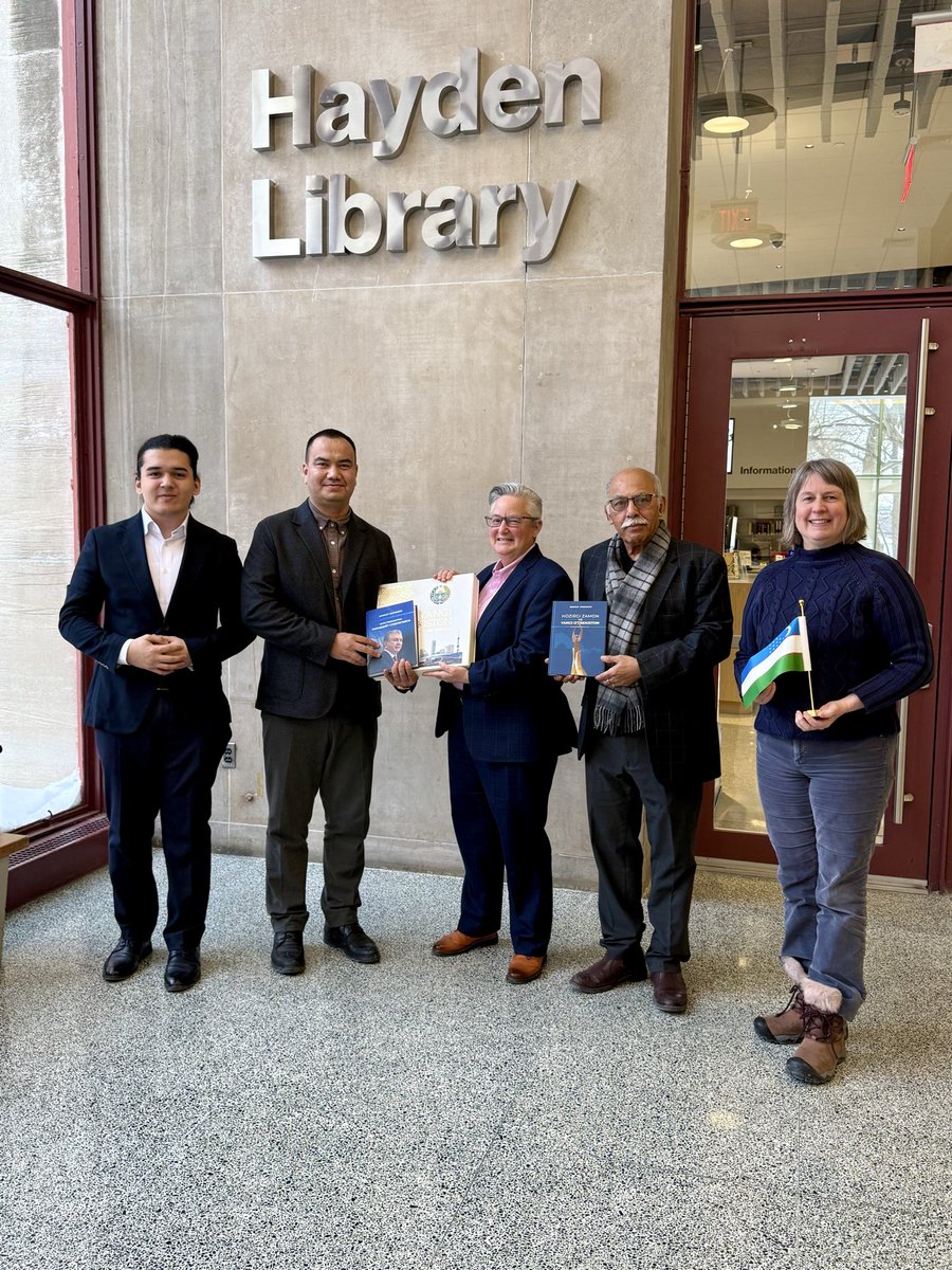 AkhrorBurkhanov's tweet image. 🇺🇿Yangi O‘zbekiston tarixiy va ma’naviy merosi #MIT kutubxonasida

✅Dunyoning birinchi raqamli oliy ta’lim dargohi — Massachusetts Institute of Technology (@MIT) markaziy Hayden kutubxonasida O‘zbekistonga bag‘ishlangan maxsus kitob burchagi “Uzbek Books Collection Corner”