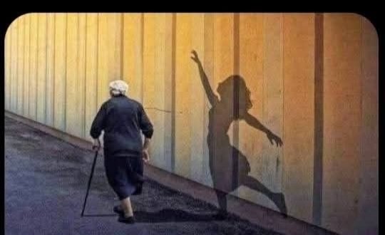 "La vida pasa tan deprisa, que a veces el alma no tiene tiempo de envejecer."