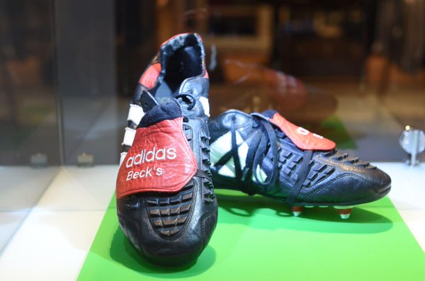 90sfootball's tweet photo. Now these were a pair of boots... https://t.co/rDtxWoAjoQ