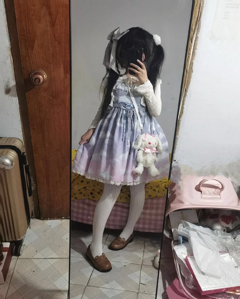 Dou9981's tweet photo. 真的沒有男生能抗拒女生這樣穿😌 https://t.co/po7NkrxIUd