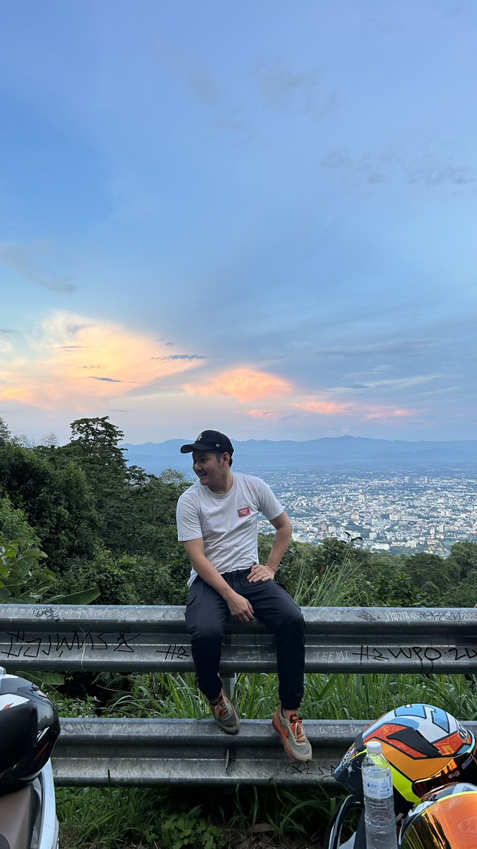 ขอบคุณที่มาติดตามกันนะครับ 
แต่ผมไม่ได้ สนใจ เป็นเกย์ ชอบผู้ชาย หรือ สส (สวยๆ ทุกท่านนะ ) 
โพสต์ลงเล่นเฉยๆ ทักทายคุยกันได้ครับ
เป็นชายแท้ ชอบผู้หญิง !!! 

#เชียงใหม่ #ลำพูน #ทัก