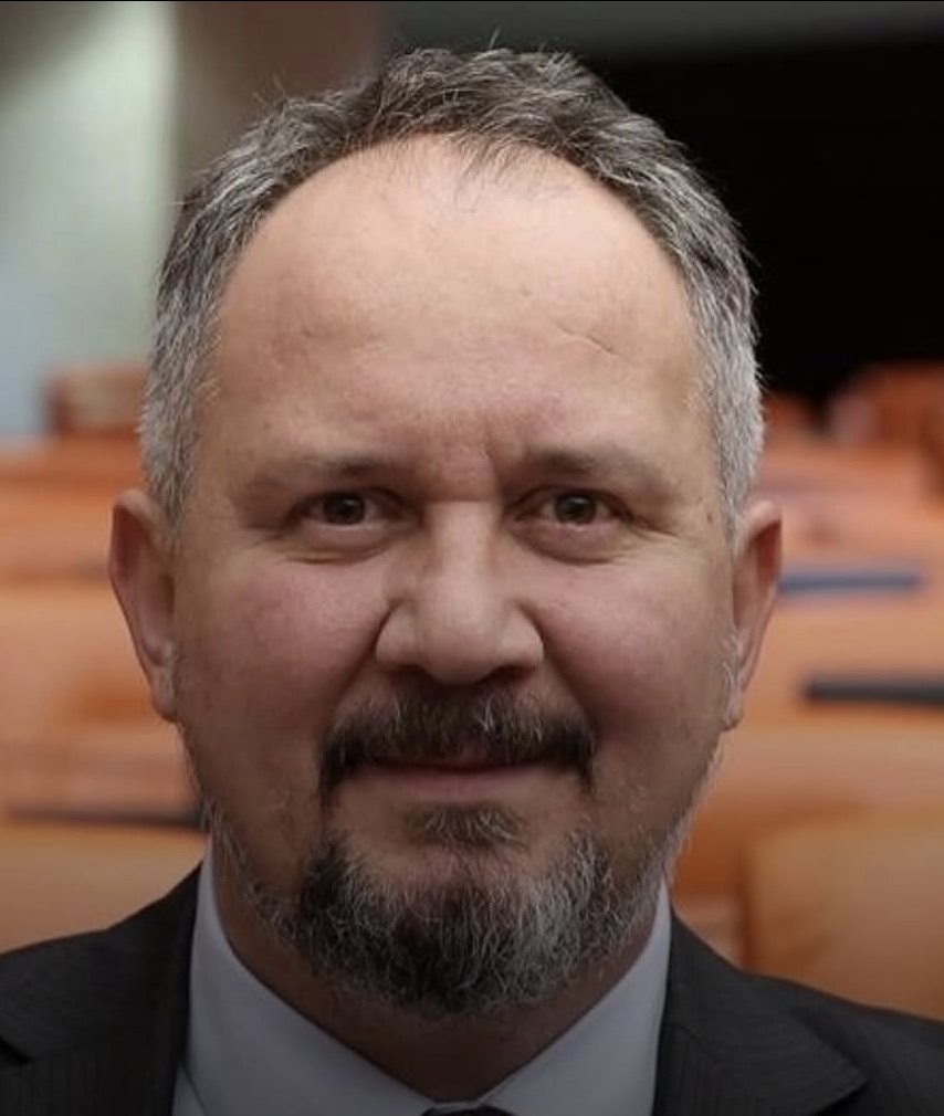 Günaydın🫡
Hem emekli hemde de aktif milletvekili olarak aylık 450-500 bin TL civarında maaş alan AKP Tekirdağ Milletvekili Mestan Özcan Tv de mevcut maaşı ile geçinemediğini söyledi. Devlet araç, yakıt ve uçak bileti ücretini de ödemiyormuş. Gördünüz mü ne zor yaşamlar var.