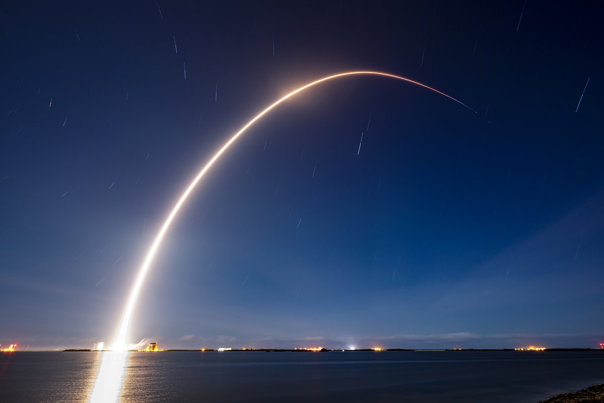 SpaceX's tweet image. Falcon 9 launches 29 @Starlink satellites from Florida