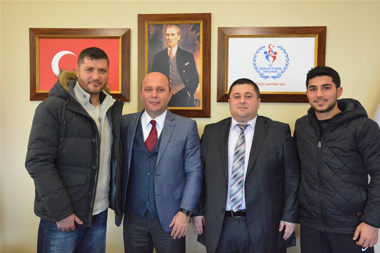 De ki: “Hamd Allah’a mahsustur. O, ayetlerini size gösterecek ve siz de onları tanıyacaksınız. Rabbin, yaptıklarınızdan habersiz değildir.”

( Neml Suresi 93 Ayet )
Cumanız mübarek olsun