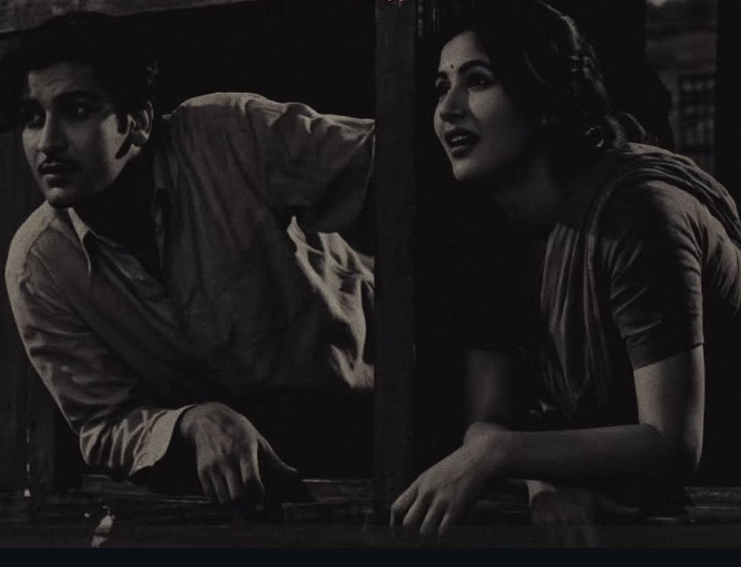 inocent_anand's tweet photo. ✨💔✨
भीड़ बहुत है इस दुनिया में,
पर मेरी आँखें सिर्फ तुम्हें ढूँढती रहीं।
कितना अजीब है न…
जिसे सबसे ज़्यादा चाहा,
वही भीड़ में कहीं खो गया
और मेरी तकदीर में कभी नहीं मिला।🥀
#Heartbreak #LostLove #UnfulfilledLove #SilentPain #EmotionalVibes #DeepFeels
#SoulConnection #OnlyYou https://t.co/38MHllUItY