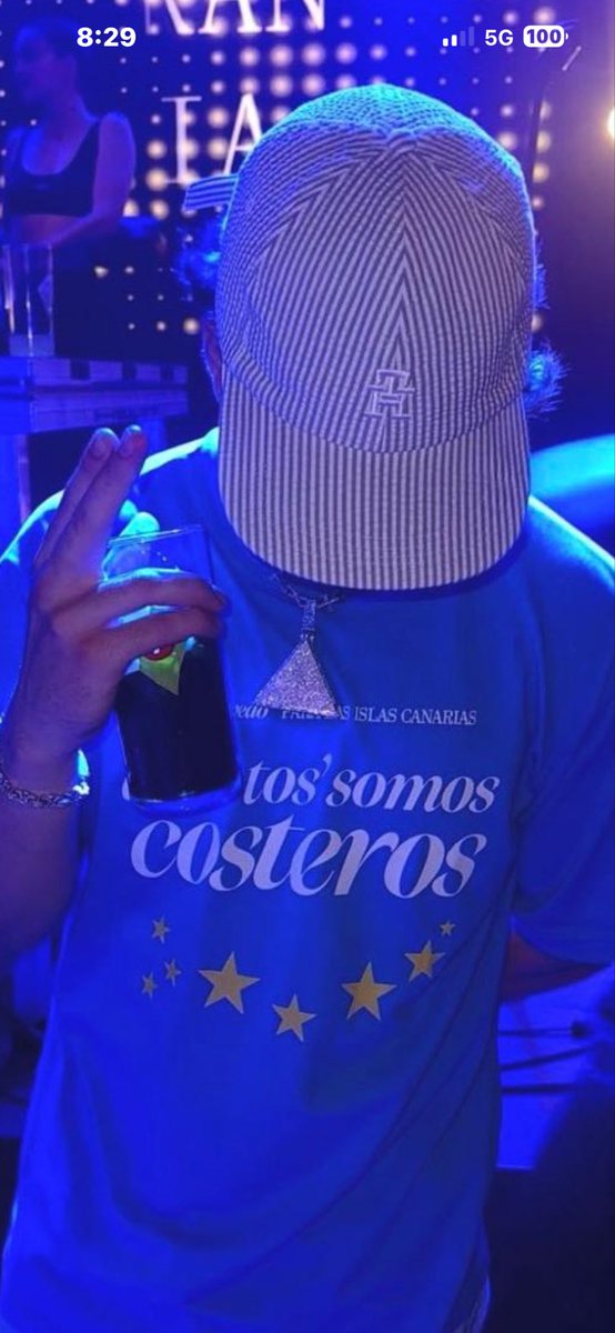 PuertadeOVERTON's tweet photo. Quevedo
Canción canaria
Camisa de aquí todos somos costeros con estrellas 🌟 
Pintadera al cuello
Hirahi al timple
Isla Canaria de escenario 

Señores un chance, se me está yendo el baifo

Viva Canarias Libre y que no pare de llover, carajo https://t.co/uXBREt5fmj