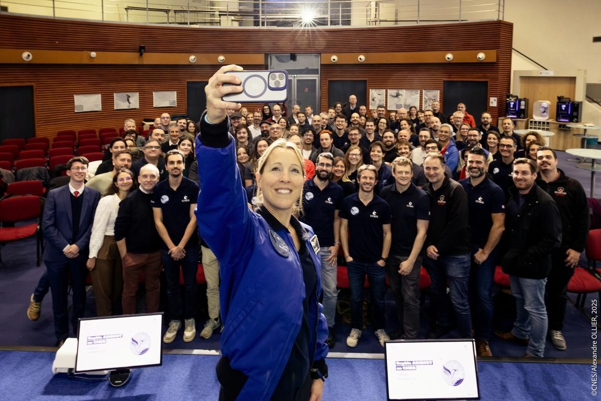 CNES's tweet photo. 👩🚀🚀 Début février 2026 (première fenêtre le 11/02 à midi heure de Paris) @Soph_astro, astronaute française s’envole vers la Station spatiale internationale pour une mission de plusieurs mois. #epsilon @esa @ESA_fr @esaspaceflight #cnes #cadmos https://t.co/p2Tcc7OyPd