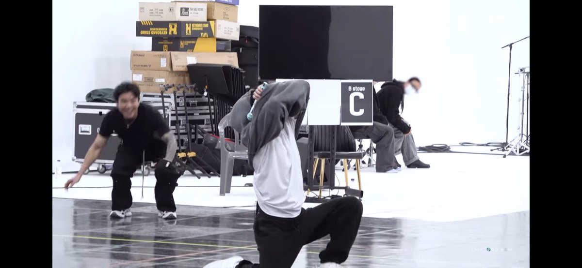 머리 염색하고 공개 못하겠다던 비하인드 
말해줬는데 ( 오빠 이때 딱!! 보여줬어야지~)
근데 역시나 세심하고 다정하고 멋있어🩵