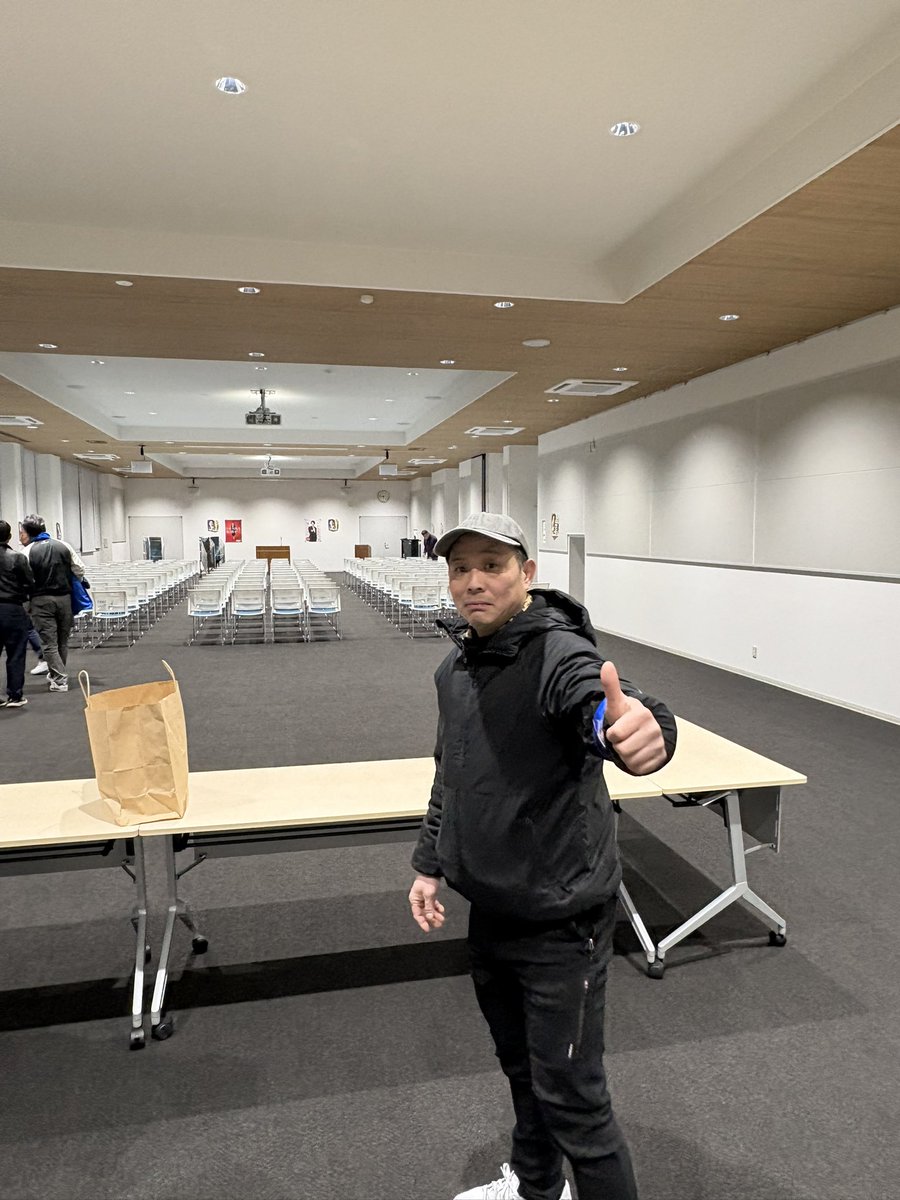 fuyuwahikikomor's tweet image. 設営開始！
商工会議所4階！
20:00〜
よろしくお願い致します！
#with
#酒井健一